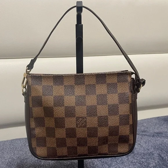 Louis Vuitton Damier Pouch - Picture 2 of 15